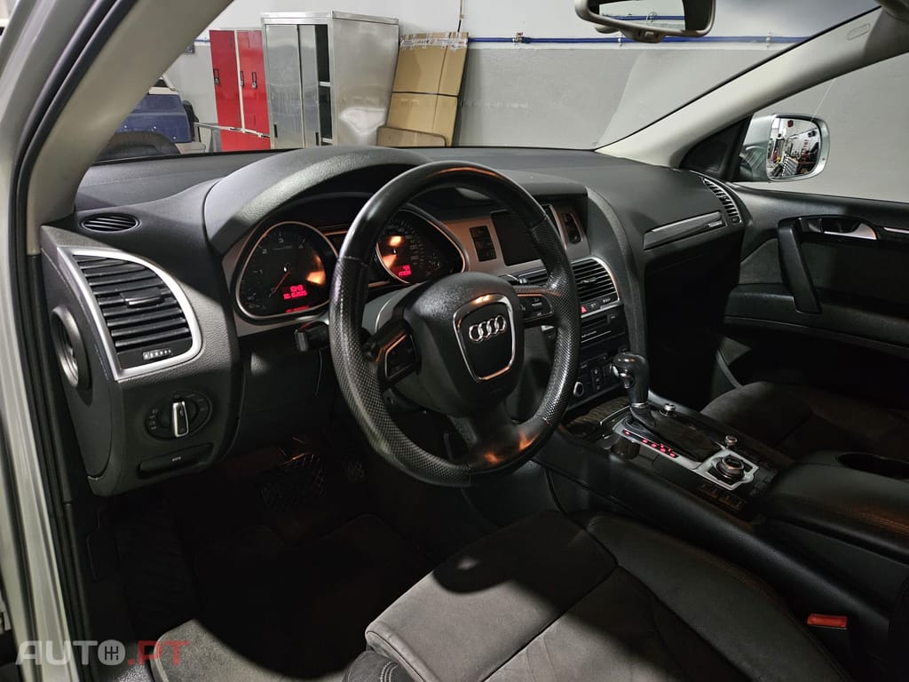 Audi Q7 3.0 V6 TDi quattro Tiptronic (2010-2011)