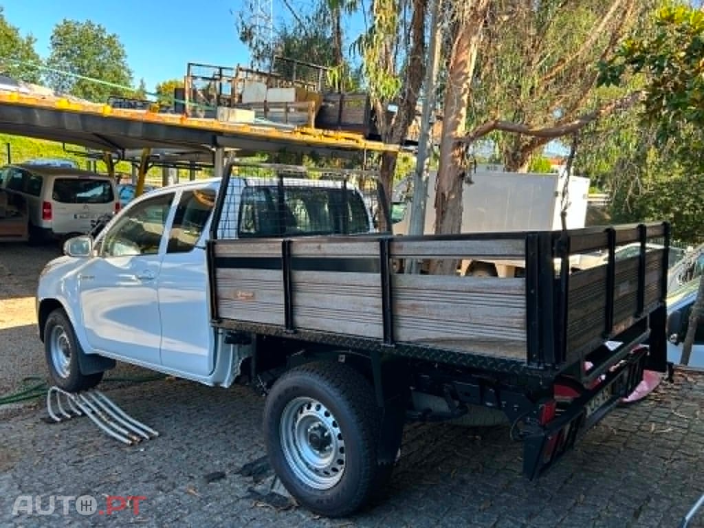 Toyota Hilux X-CAB 4x2  2.4D-4D 150cv