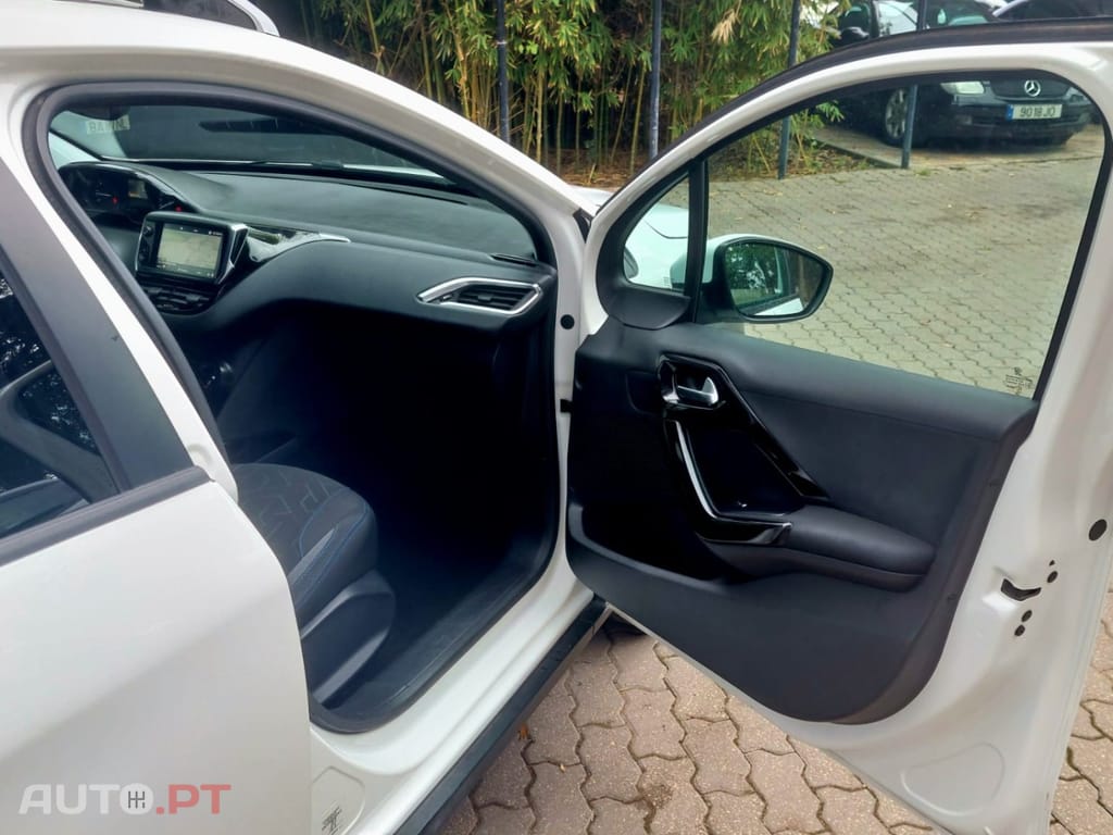 Peugeot 2008 1.2 PureTech Signature