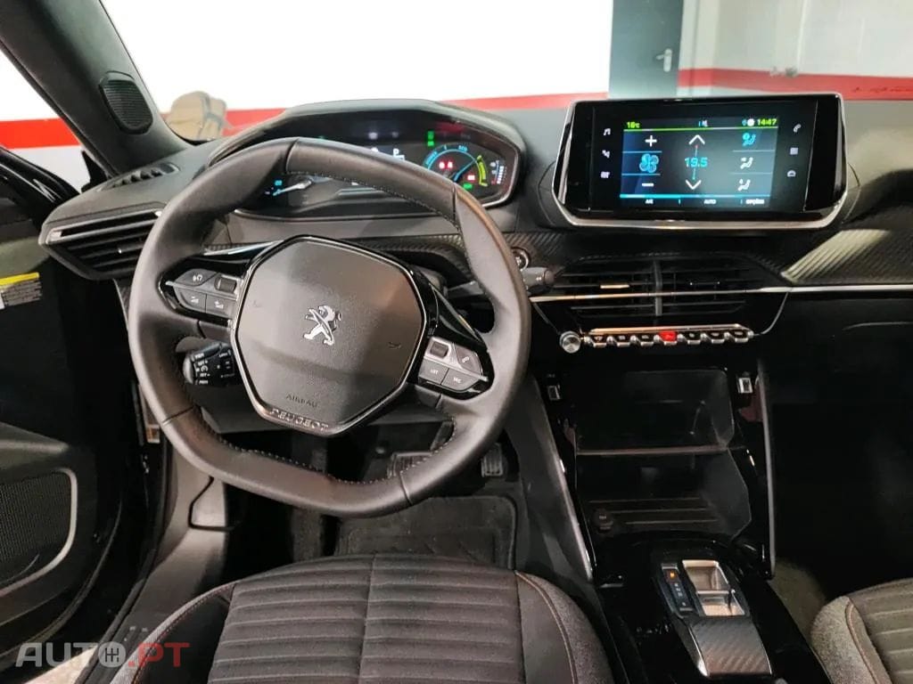 Peugeot E-2008 50 kWh Active Pack