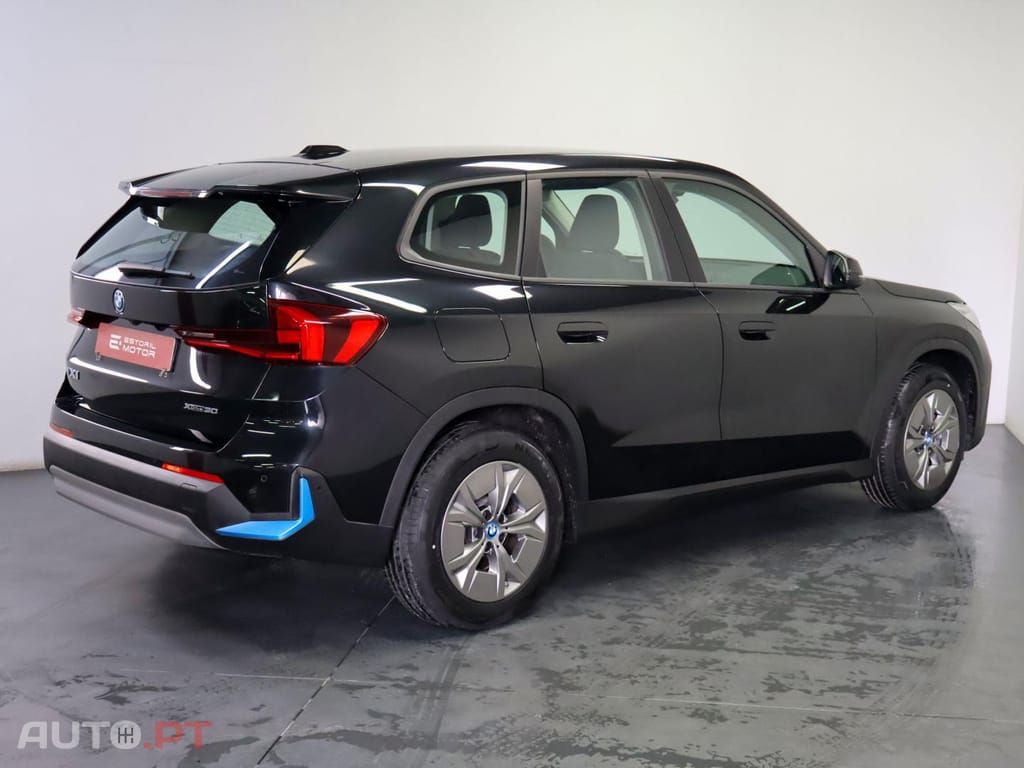 BMW iX1 xDrive30