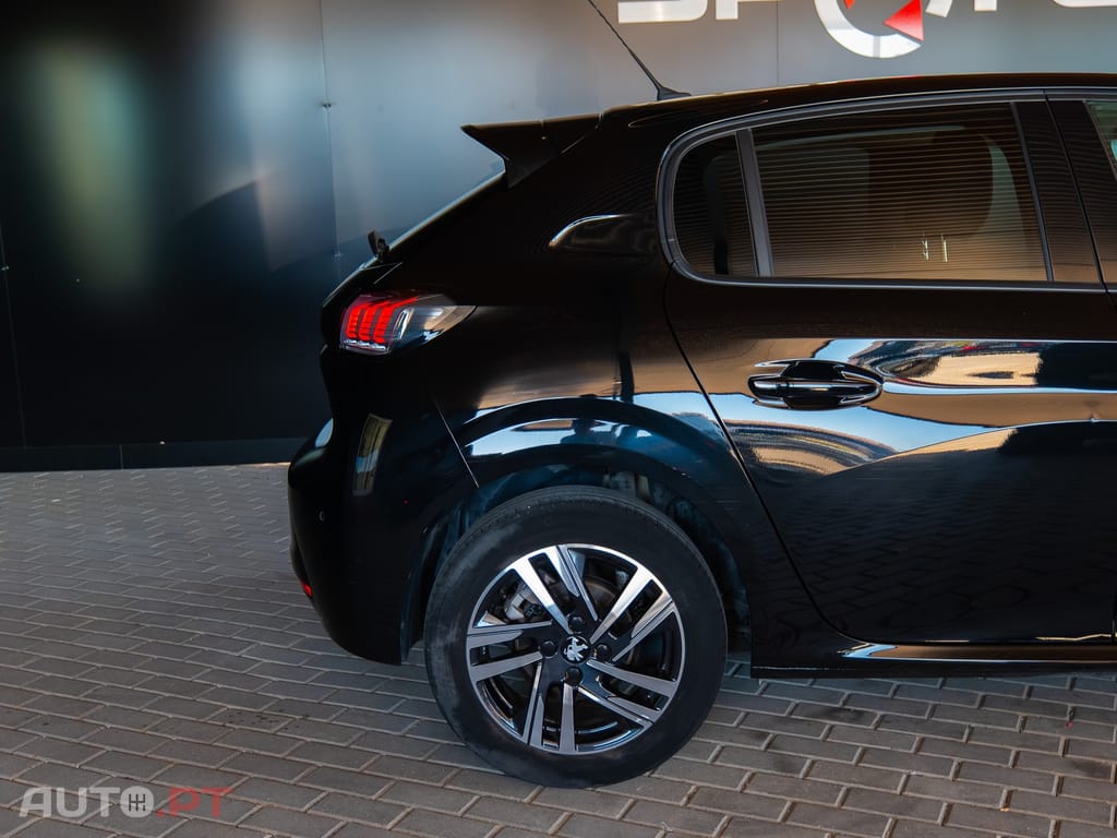 Peugeot 208 1.2 PureTech Allure EAT8