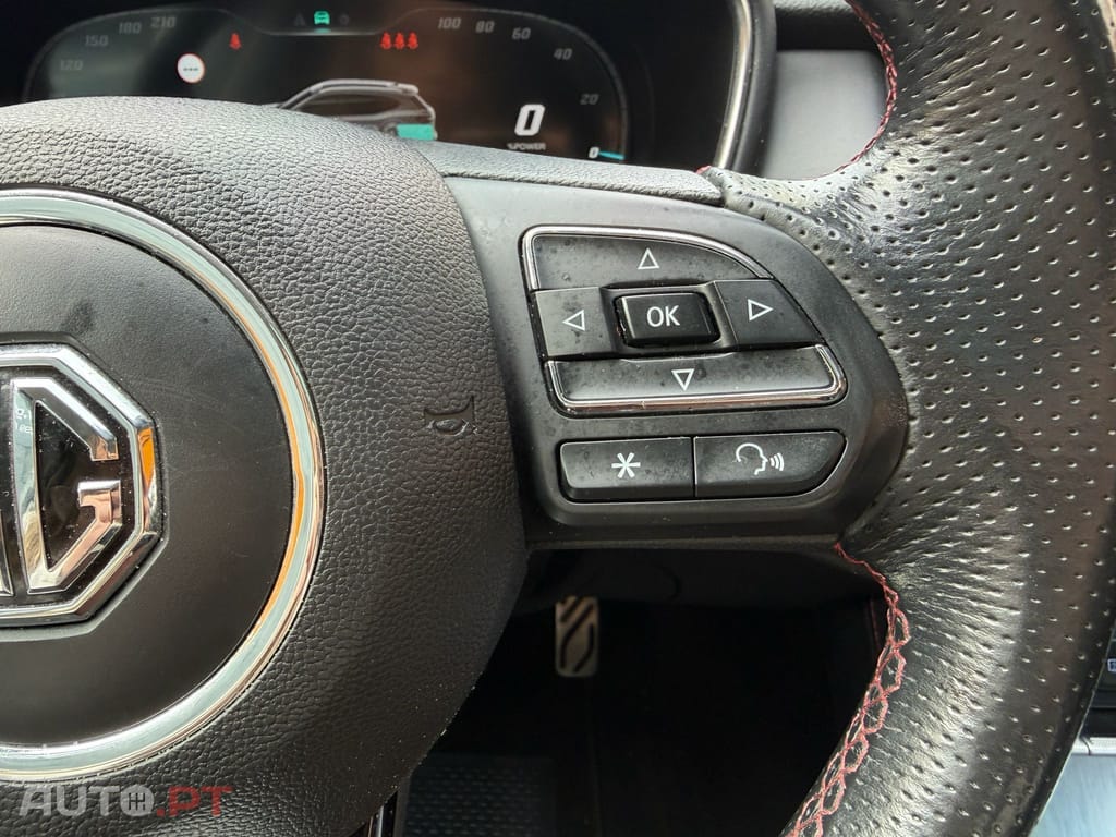 MG EHS PHEV Hybrid Luxury I.V.A DEDUTIVEL