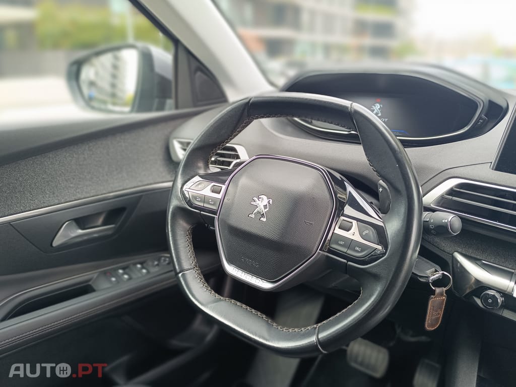 Peugeot 3008 1.5 BlueHDi Allure EAT8 - Nacional