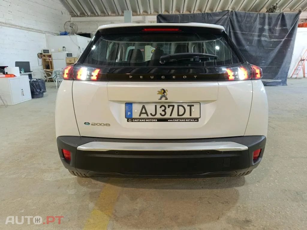 Peugeot E-2008 50 kWh Active Pack