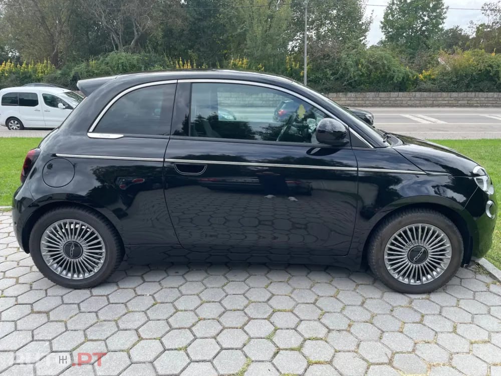 Fiat 500e Outro