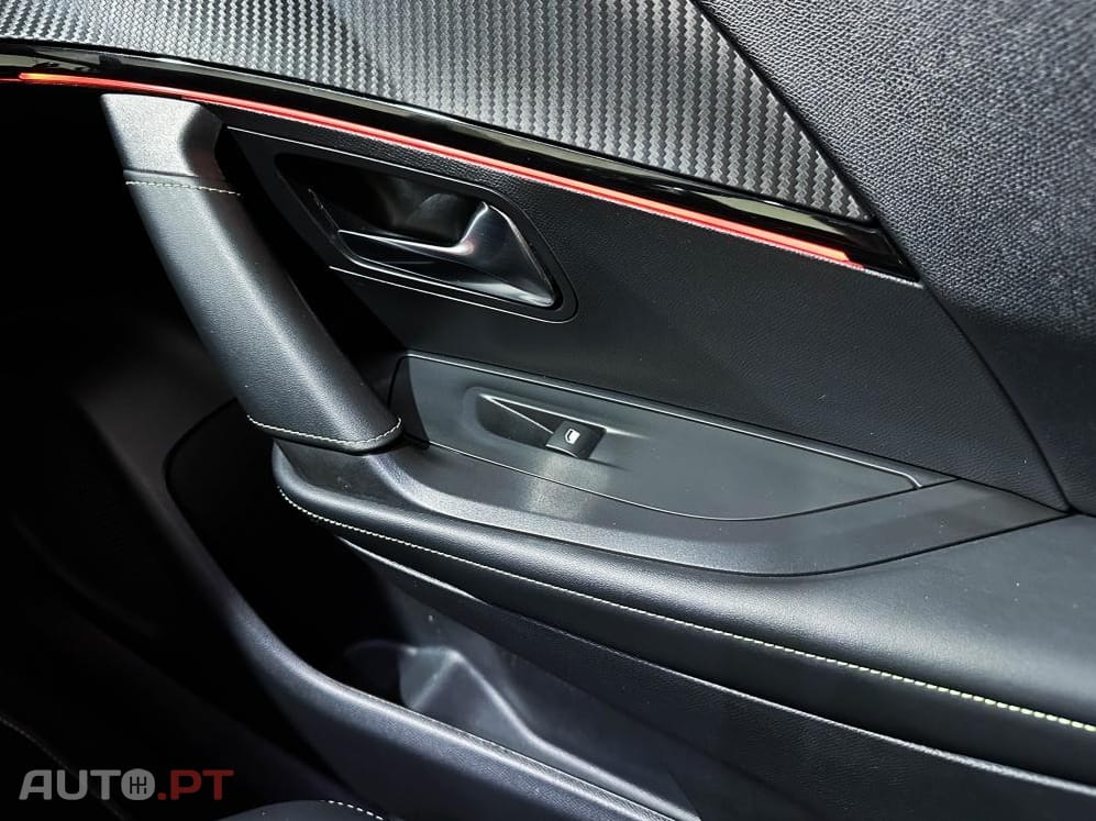 Peugeot E-2008 50 kWh GT