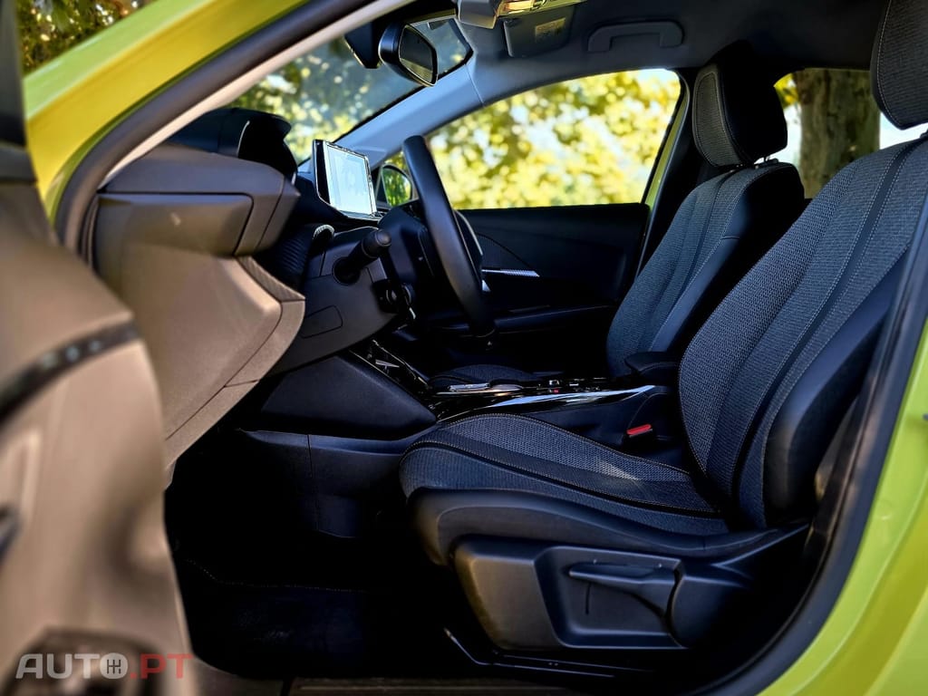 Peugeot E-208 50 kWh Allure Pack
