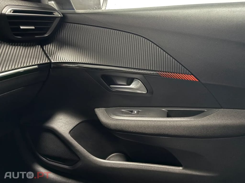 Peugeot e-208 50 kWh Active Pack — fotografia 11