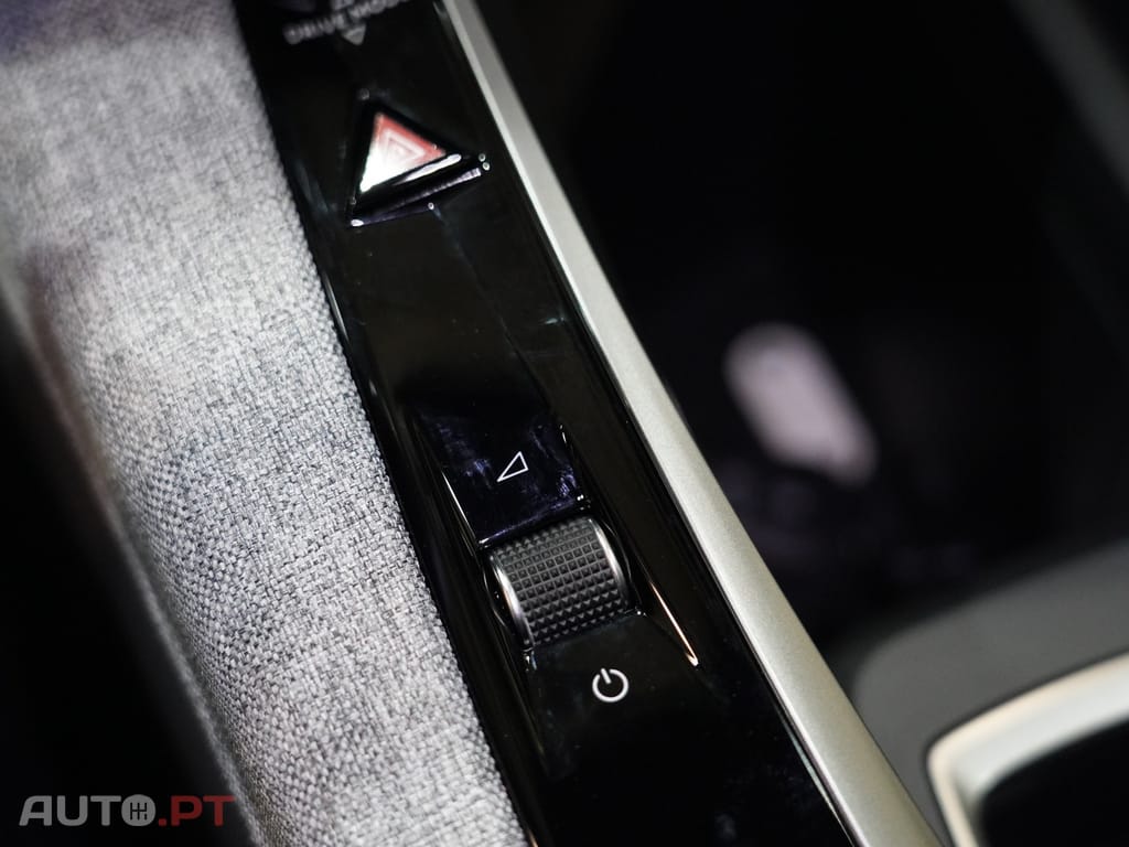 Peugeot 3008 1.2 Hybrid Allure e-DCS6