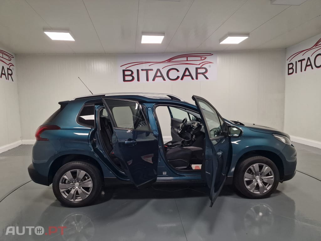 Peugeot 2008 1.2 PURETECH STYLE