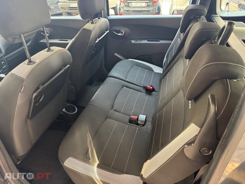 Dacia Lodgy 1.5 Blue dCi Stepway 7L