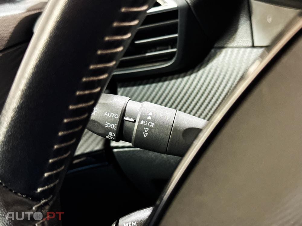 Peugeot E-2008 50 kWh Allure Pack