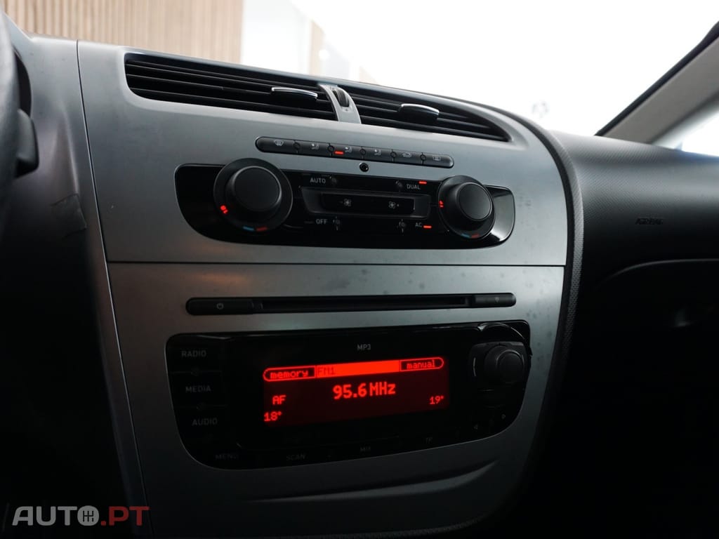 SEAT Leon 1.4 TSI Reference — fotografia 14