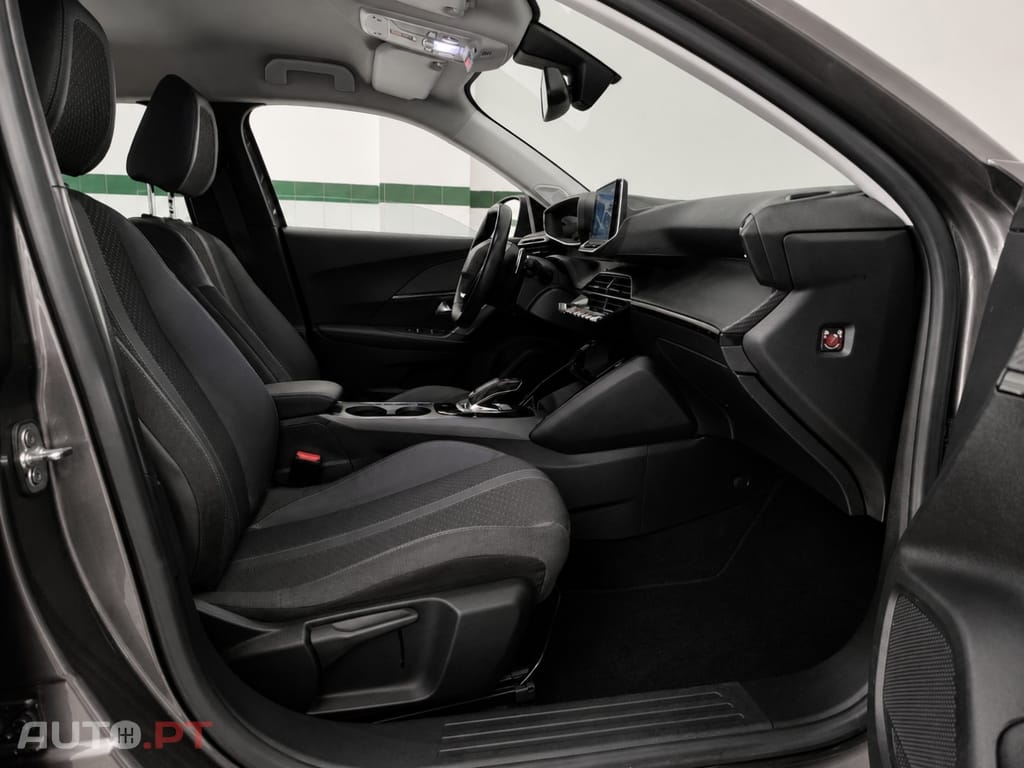 Peugeot 2008 1.2 PureTech Allure EAT8