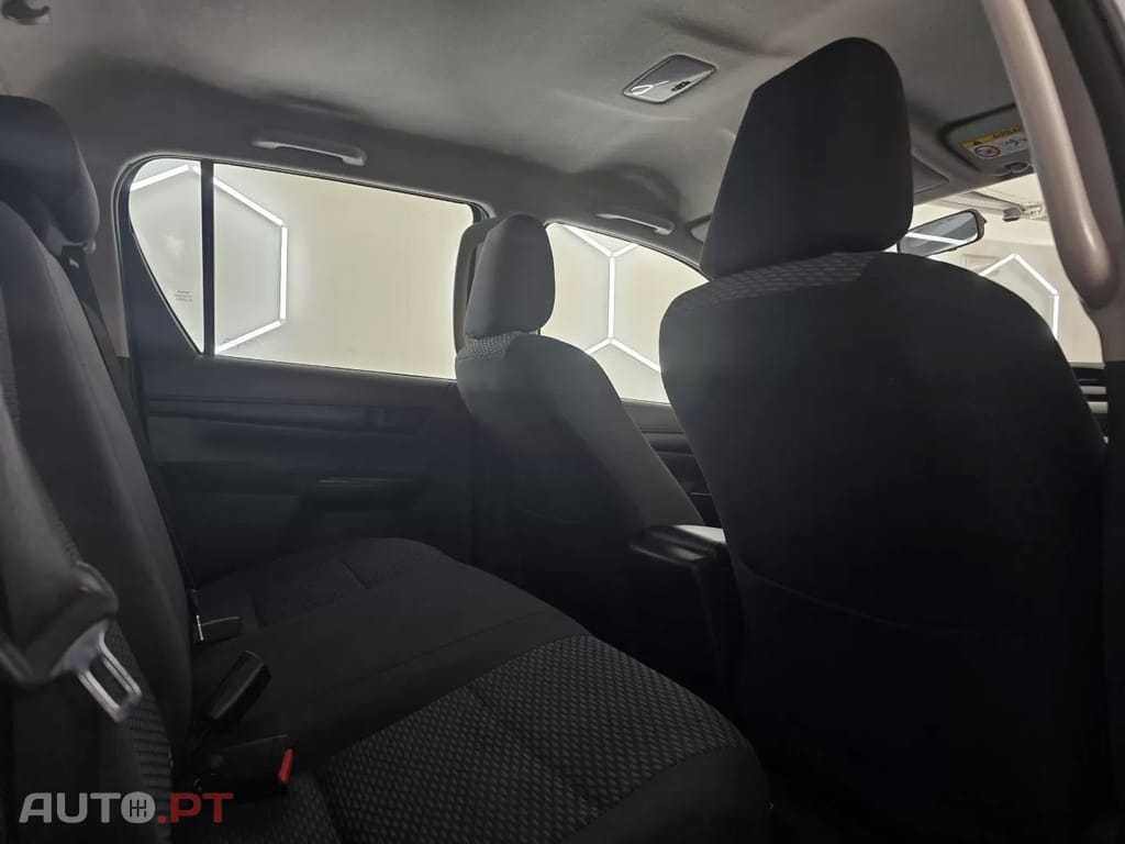 Toyota Hilux 2.4 D-4D 4WD CD CM