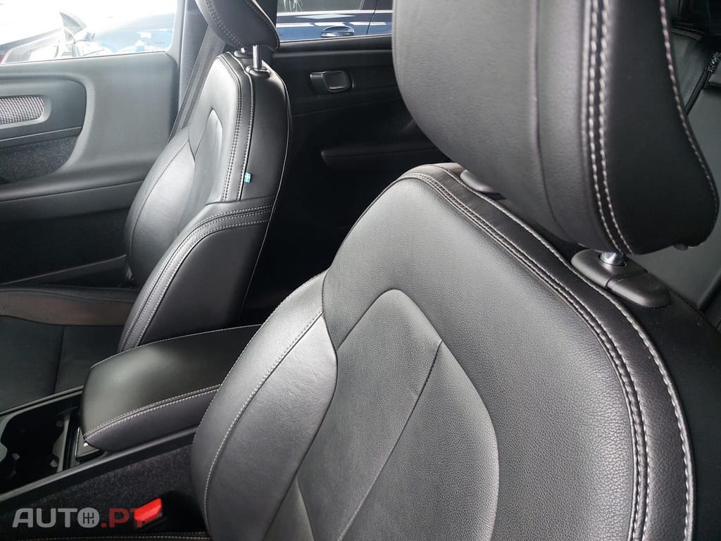 Volvo XC40 1.5 T2 Momentum Plus