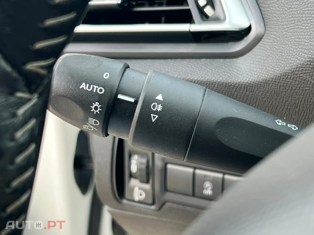 Peugeot 308 1.5 BlueHDi Business Line