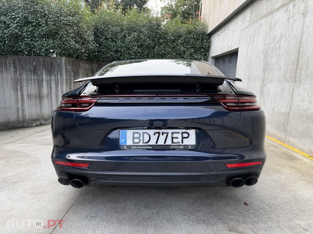 Porsche Panamera 4 E-Hybrid Platinum Edition