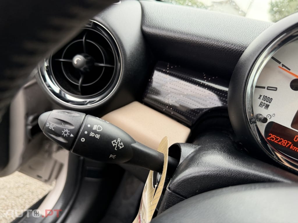 MINI Cooper Cooper D