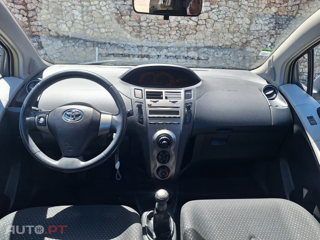Toyota Yaris 1.0 VVT-i Sport
