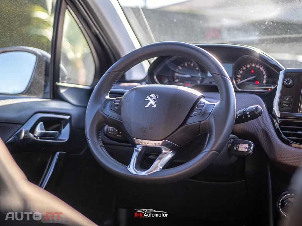 Peugeot 2008 1.2 VTi Active