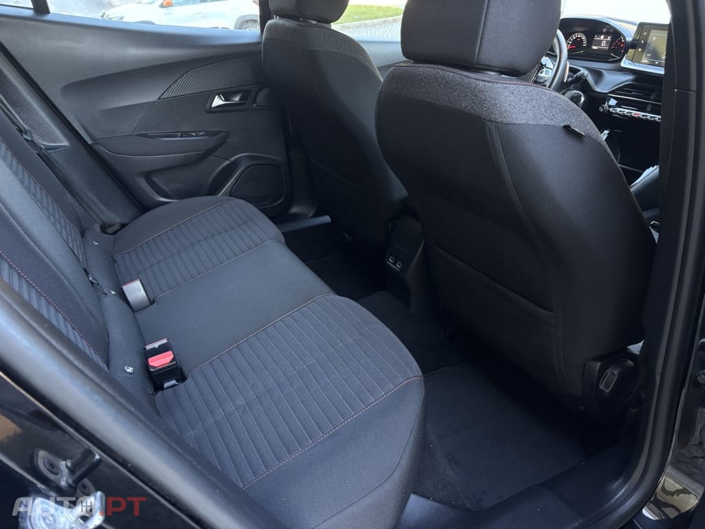 Peugeot 2008 1.2 PureTech Active Pack EAT8