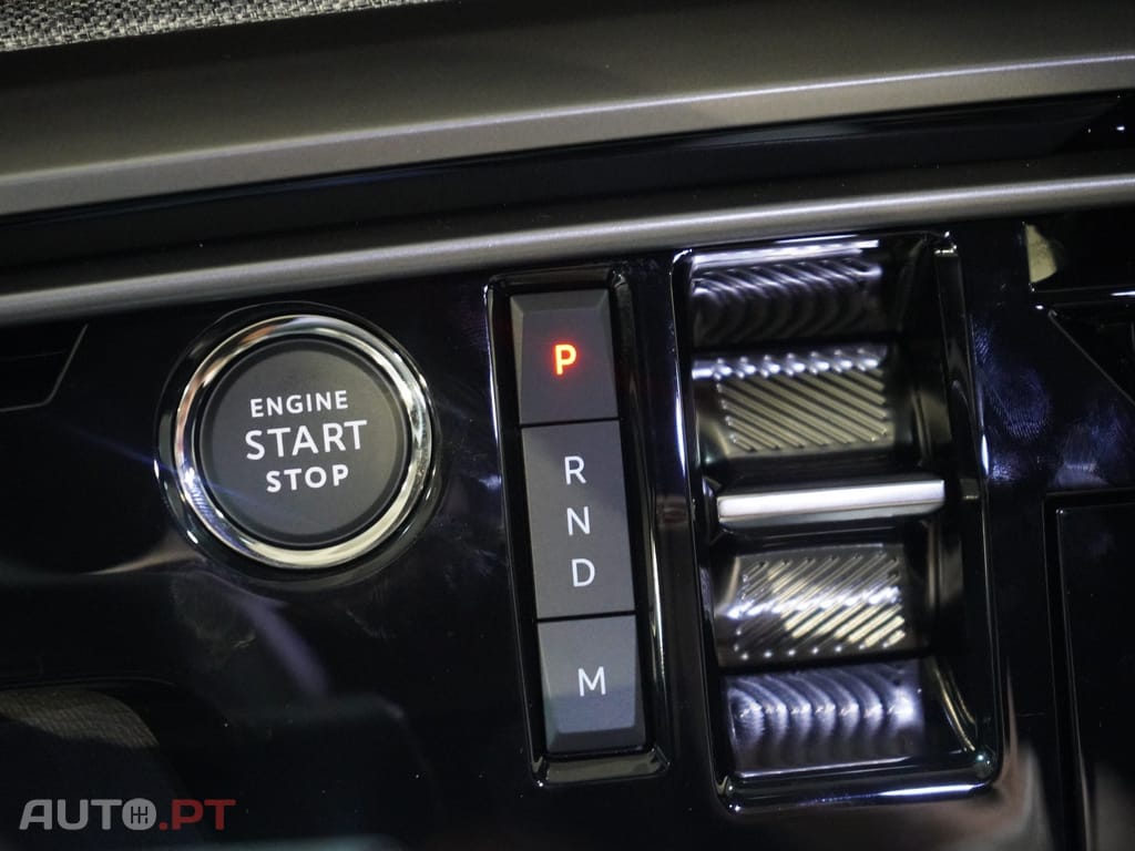 Peugeot 3008 1.2 Hybrid Allure e-DCS6