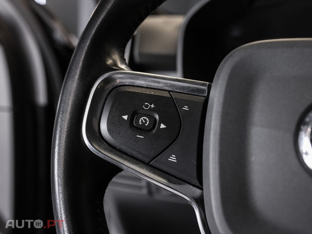 Volvo XC40 T5 Recharge DKG Plus Dark