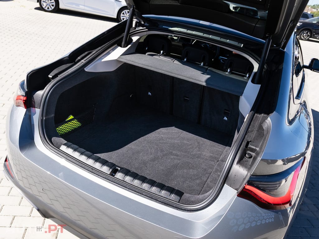 BMW i4 eDrive35