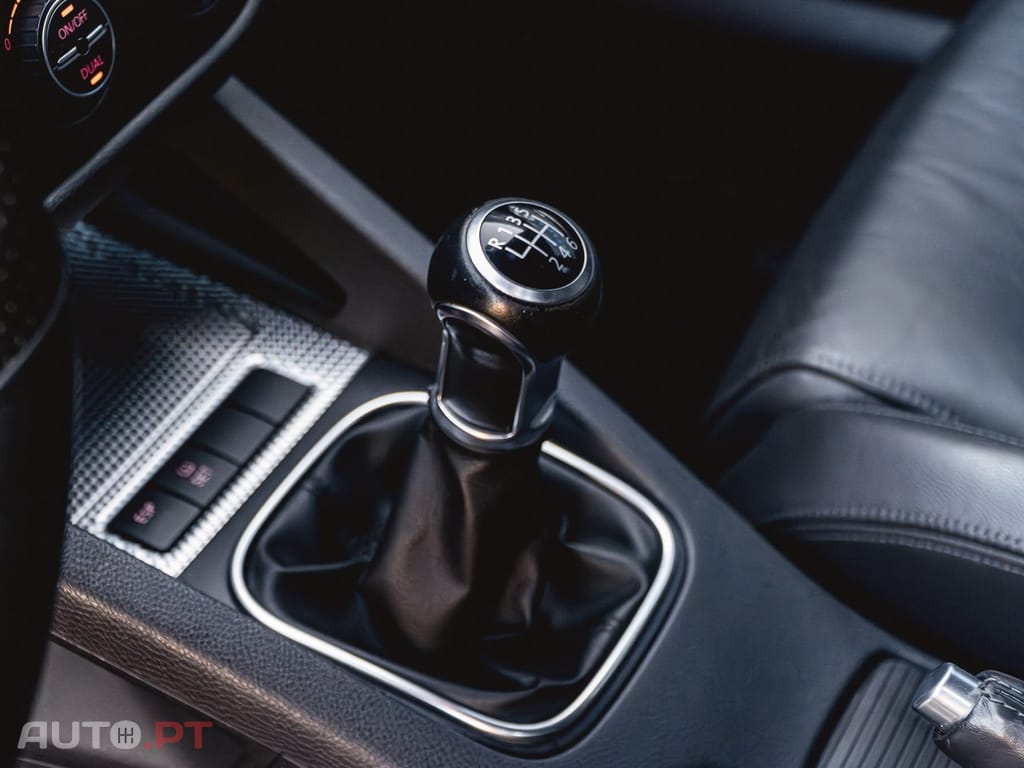 Volkswagen Golf 3.2 R32 4Motion