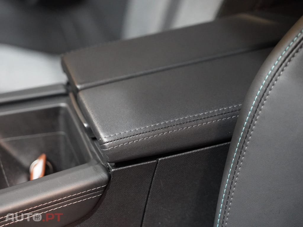 Peugeot 408 1.6 Hybrid Allure e-EAT8