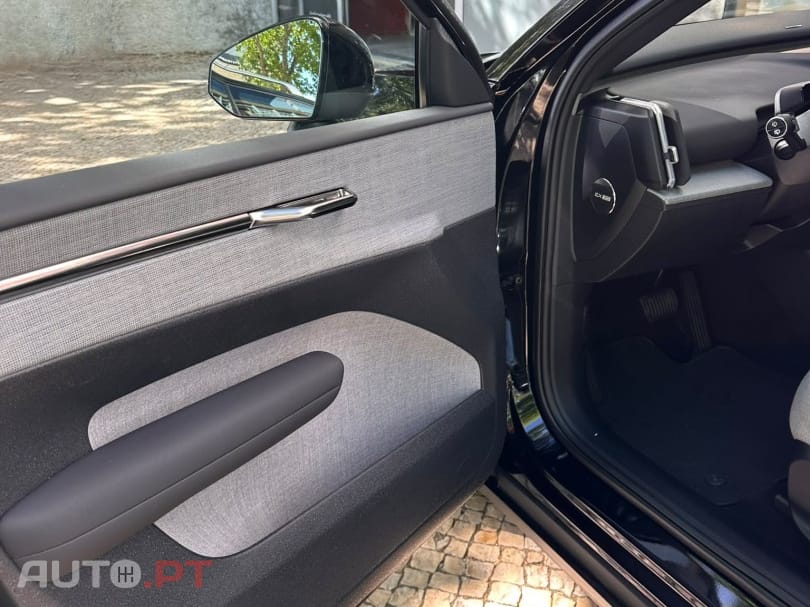Volvo EX30 Twin Motor Performance AWD Black Edition Ultra