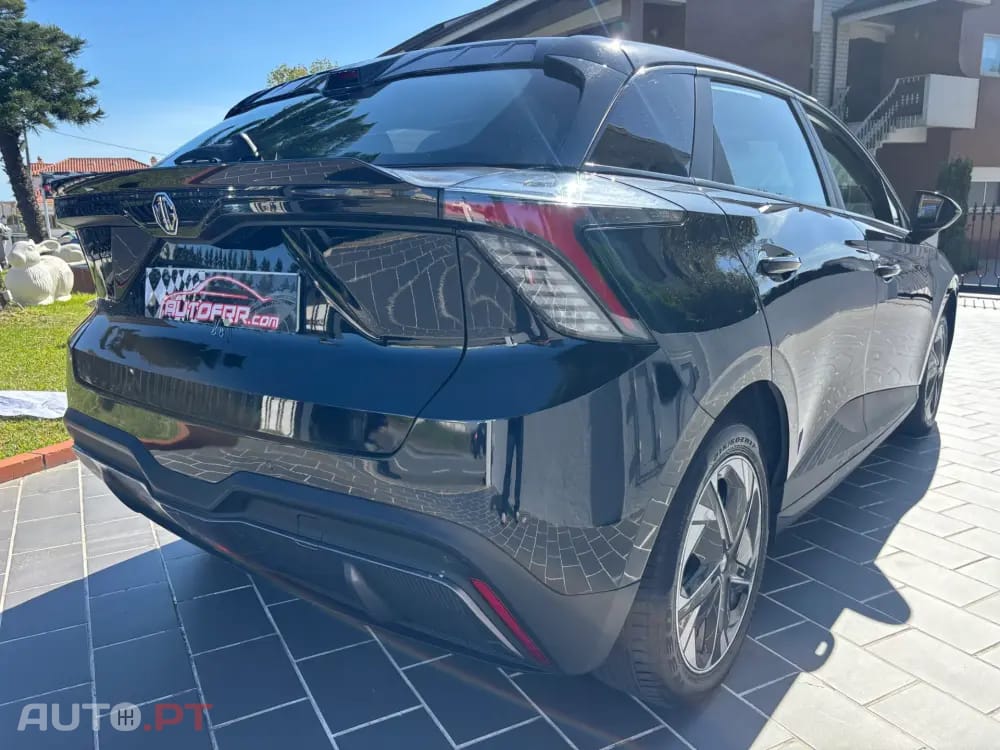 MG MG4 64 kWh Luxury