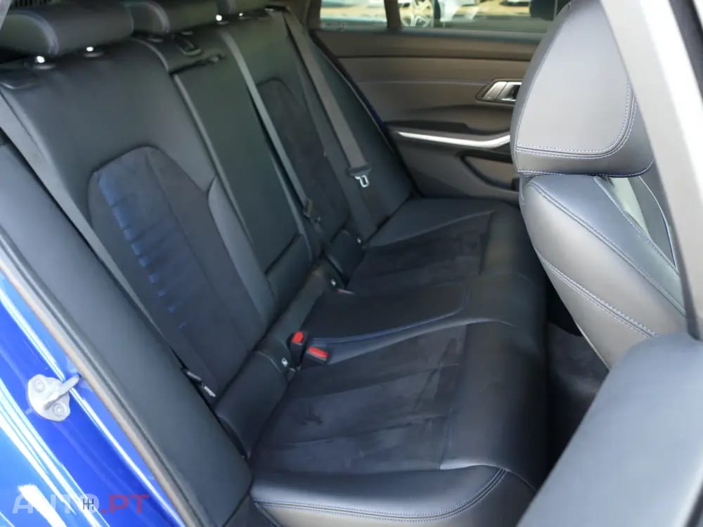 BMW 330 e Pack Desportivo M Auto