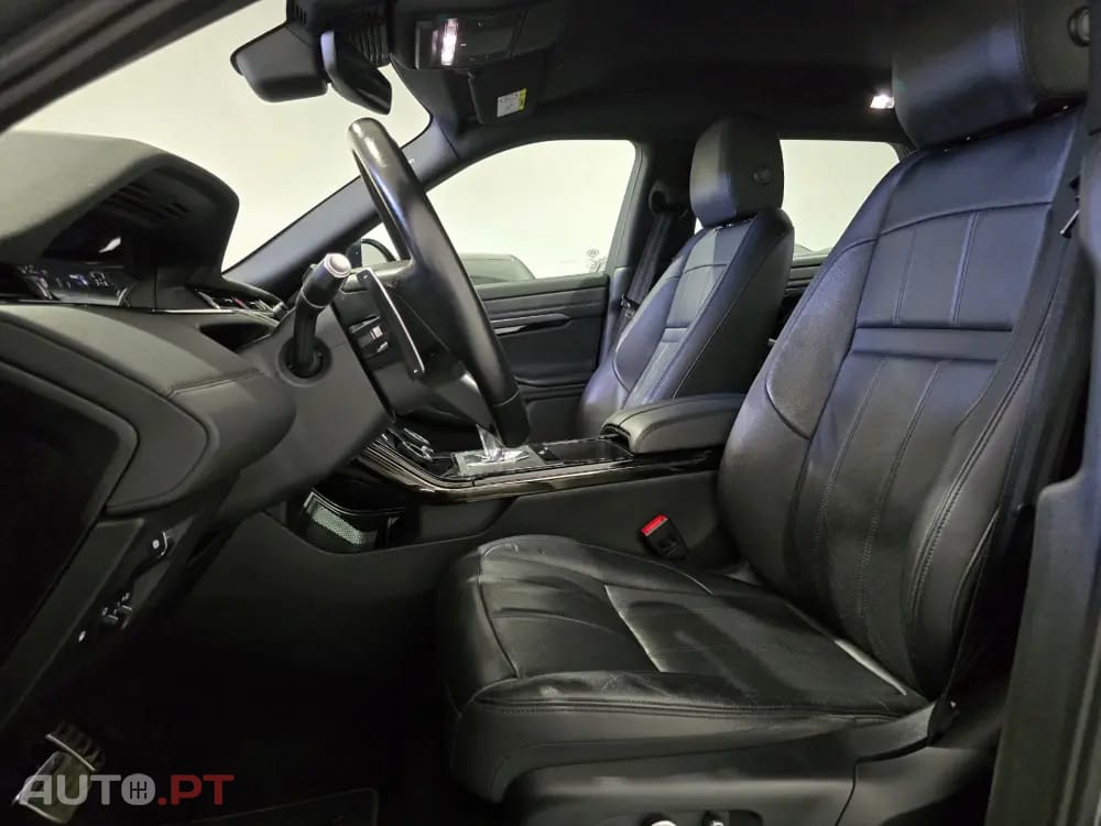 Land Rover Evoque P300e R-Dynamic