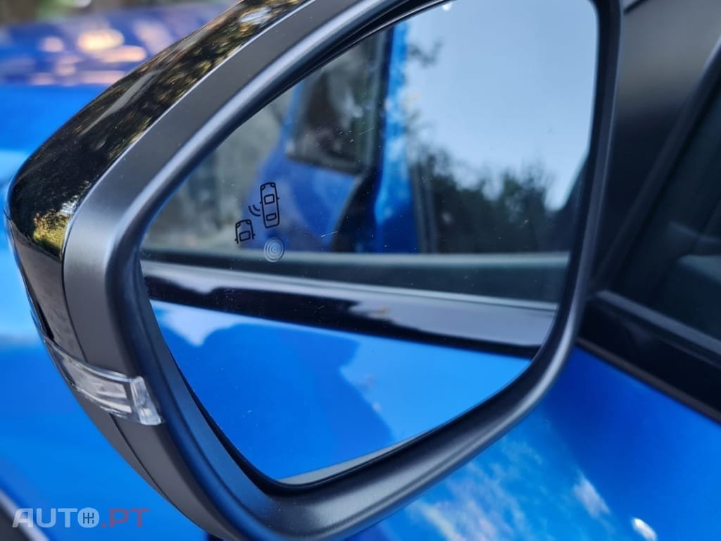 Peugeot E-208 GT