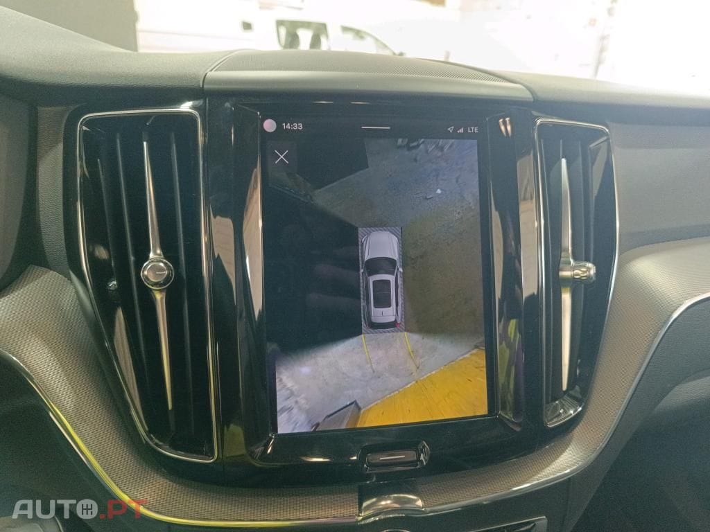 Volvo XC60 2.0 B4 R-Design