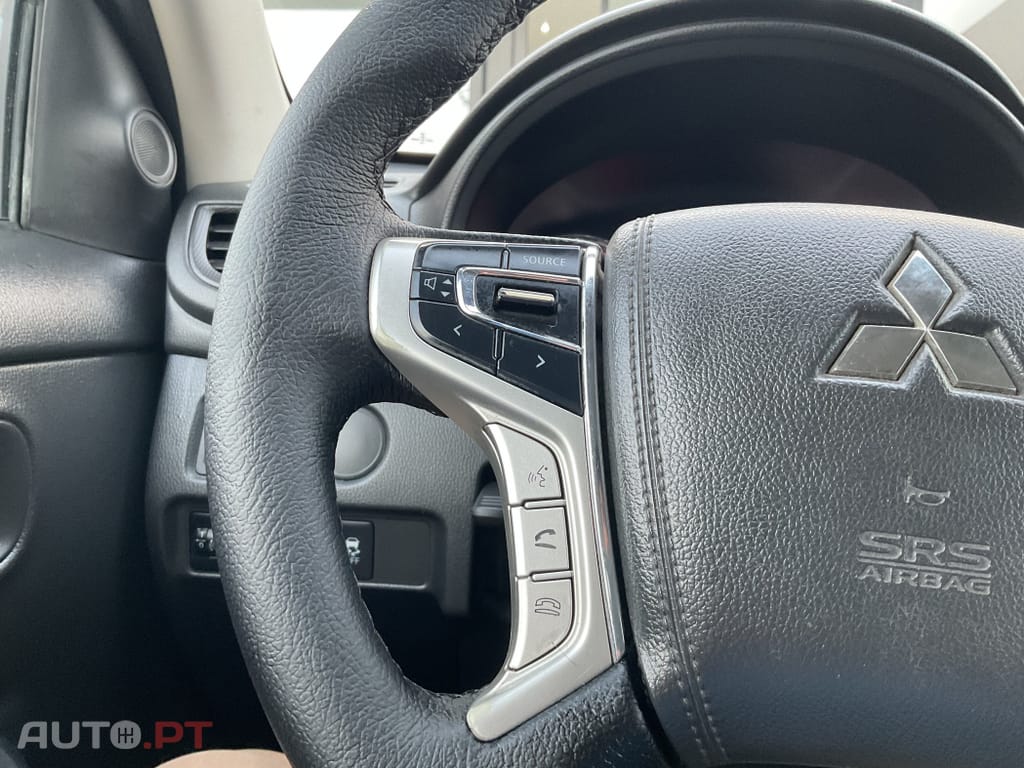 Mitsubishi L200 2.3 DI-D CD Invite Strakar Look 4WD