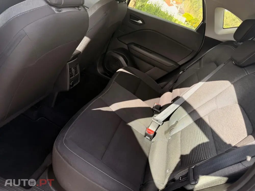 Renault Captur 1.5 dCi Exclusive EDC — fotografia 21