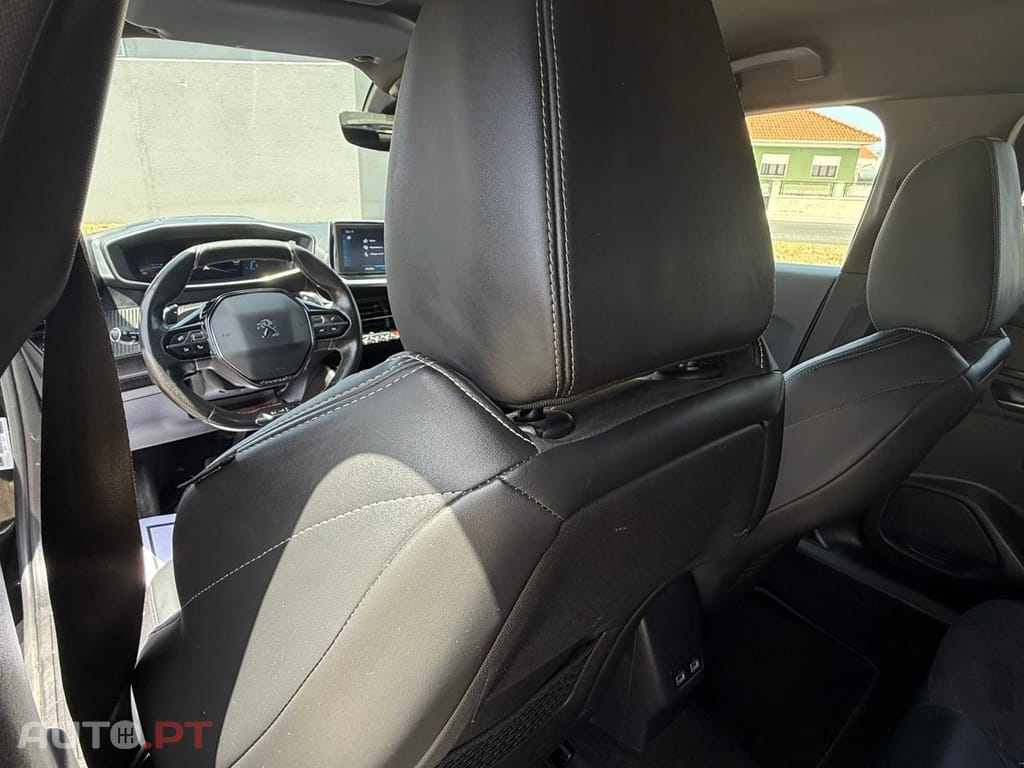 Peugeot 2008 1.2 PureTech GT EAT8