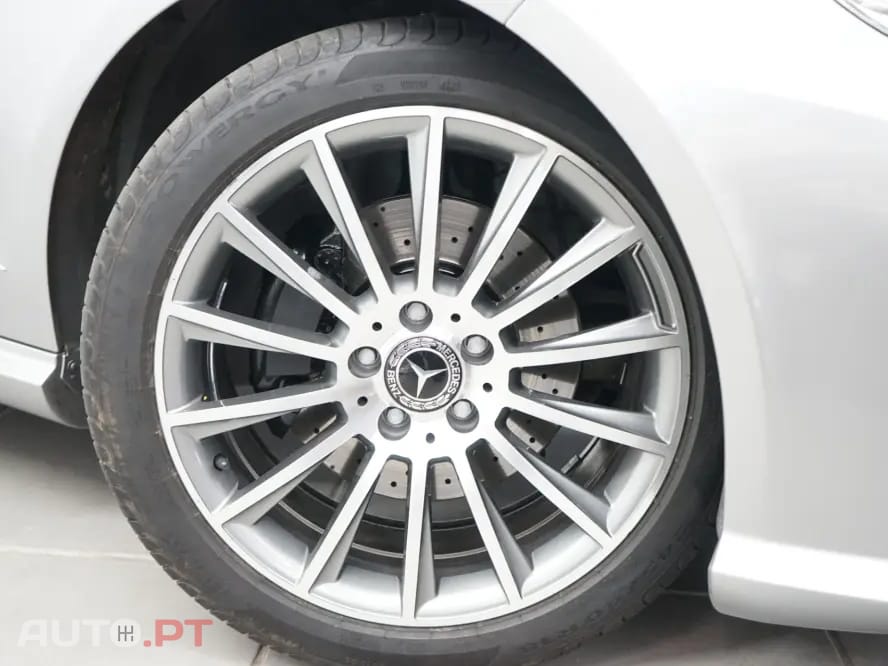 Mercedes-Benz E 220 CDi Avantgarde BlueEfficiency Auto