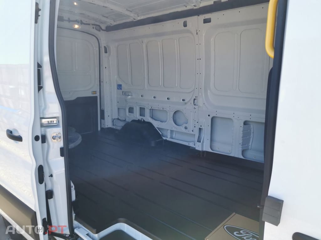 Ford Transit Kasten Trend 350 I.V.A DEDUTÍVEL 