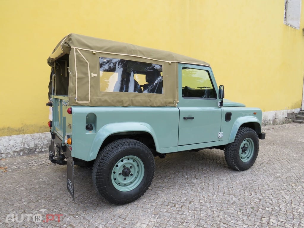 Land Rover Defender TD4 PUMA HERITAGE