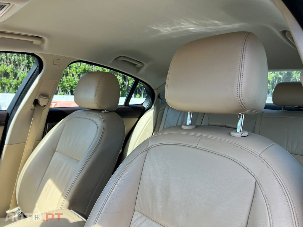 Jaguar XF 2.7 D V6 Luxury