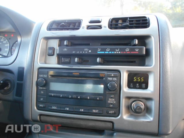 Toyota HiAce 2.5D-4D 6Lugares