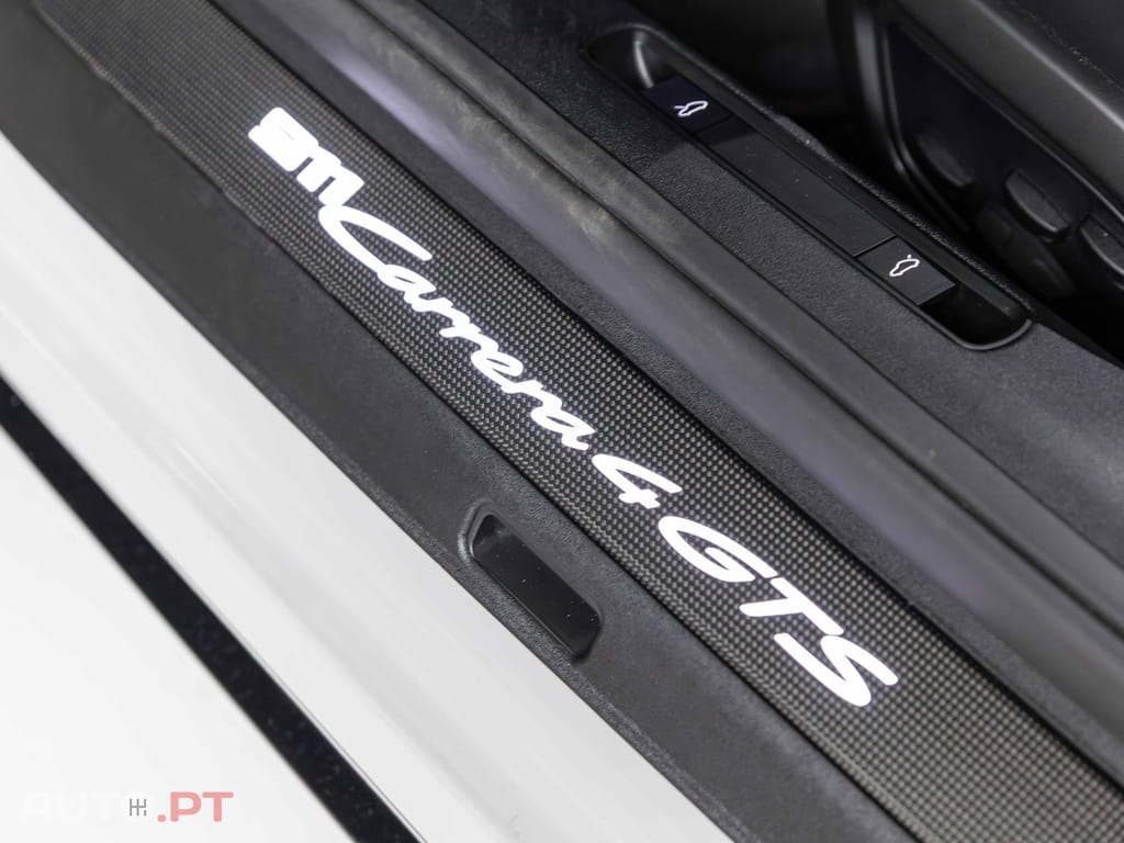 Porsche 911 Carrera 4 GTS Cabriolet