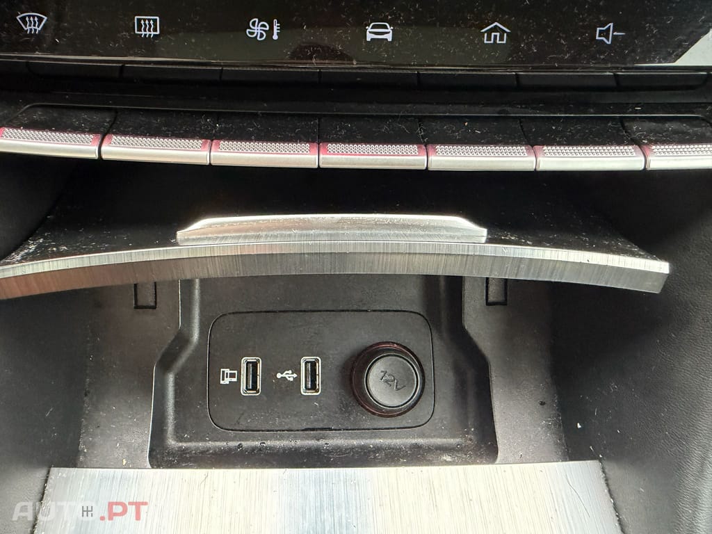 MG EHS PHEV Hybrid Luxury