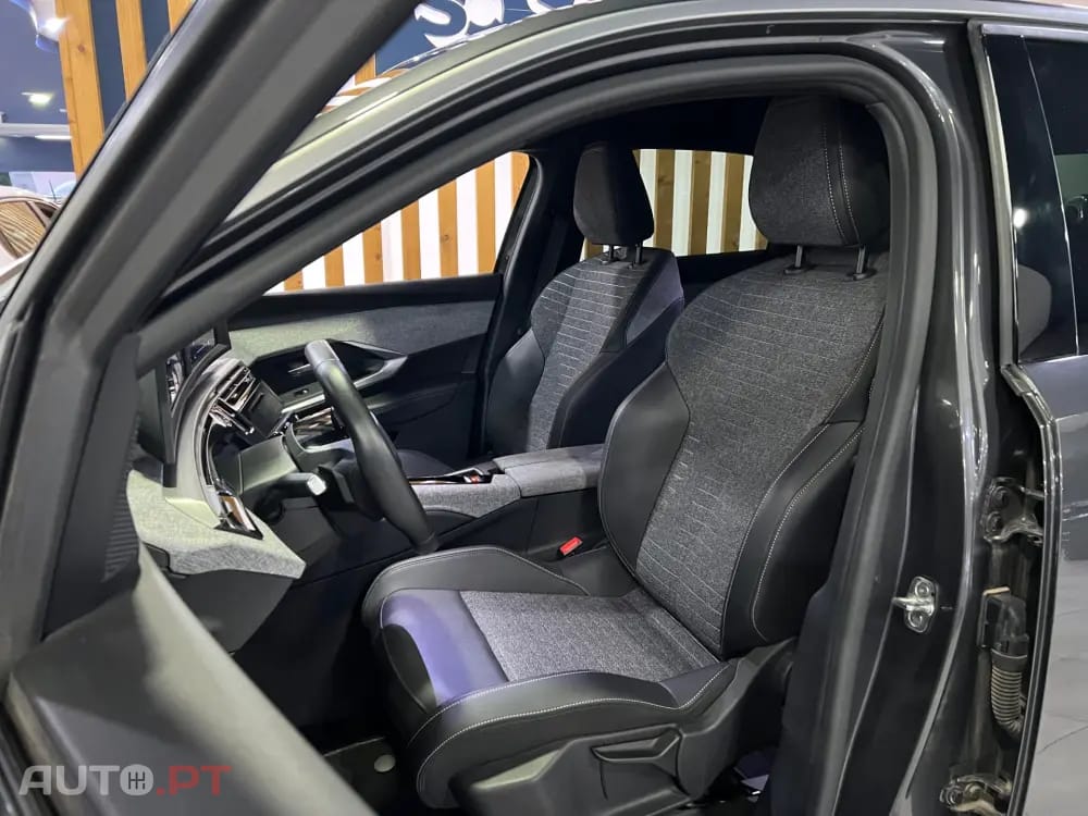 Peugeot 3008 1.2 Hybrid Allure e-DCS6