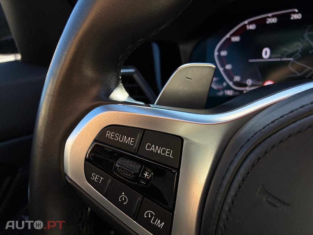 BMW 330 e Touring Pack M Auto — fotografia 22